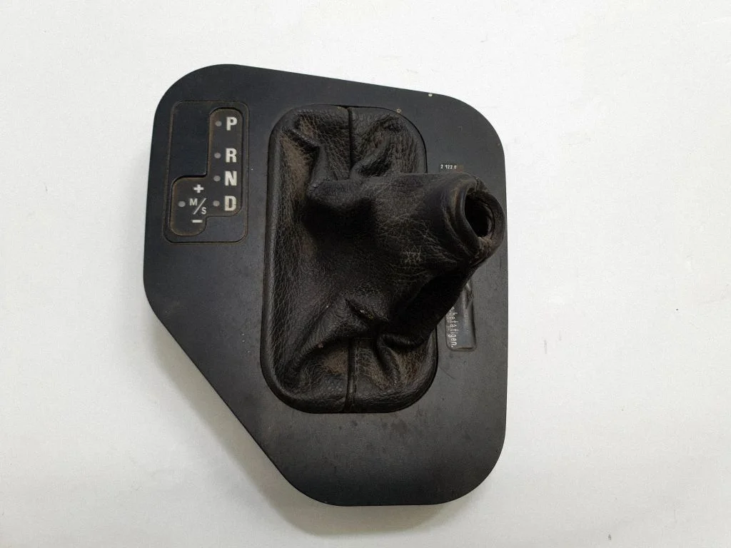Pārnesumu pārslēga sviras apdare (plastmasas) 8221525