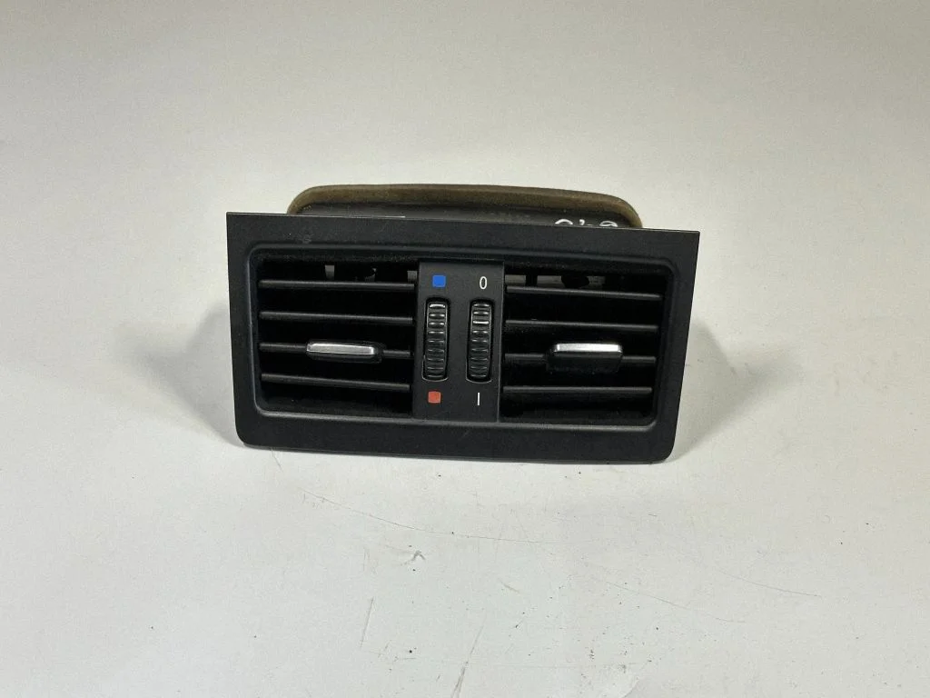 Kratka nawiewu tylna 6932023