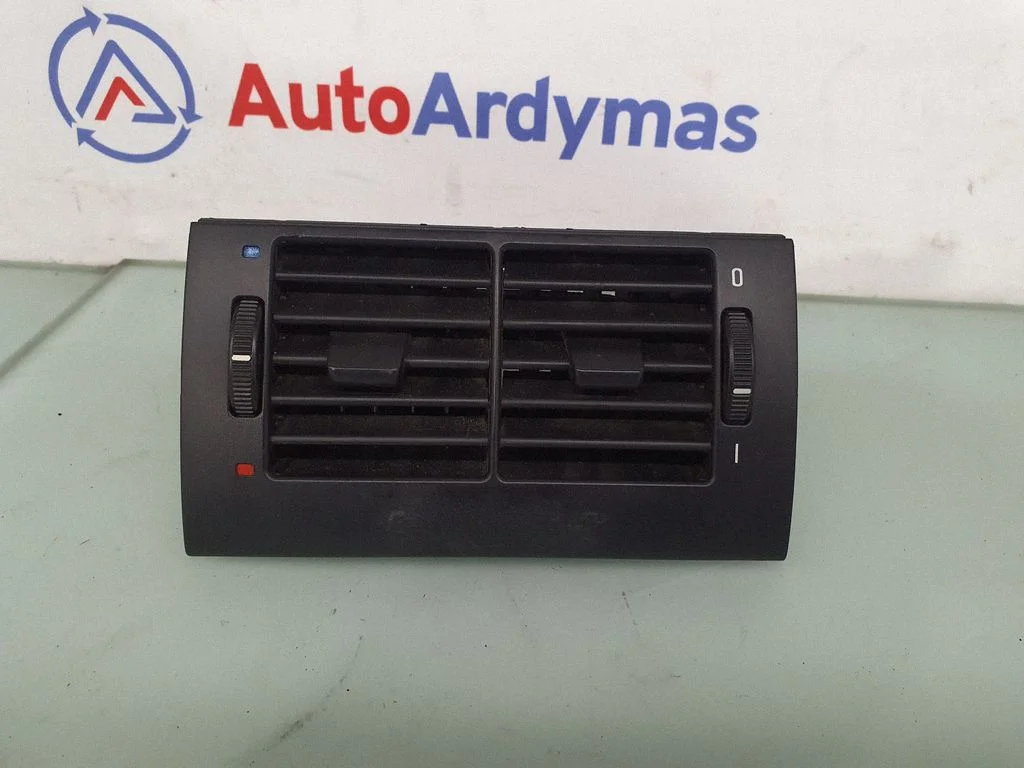 Kratka nawiewu tylna 8376150