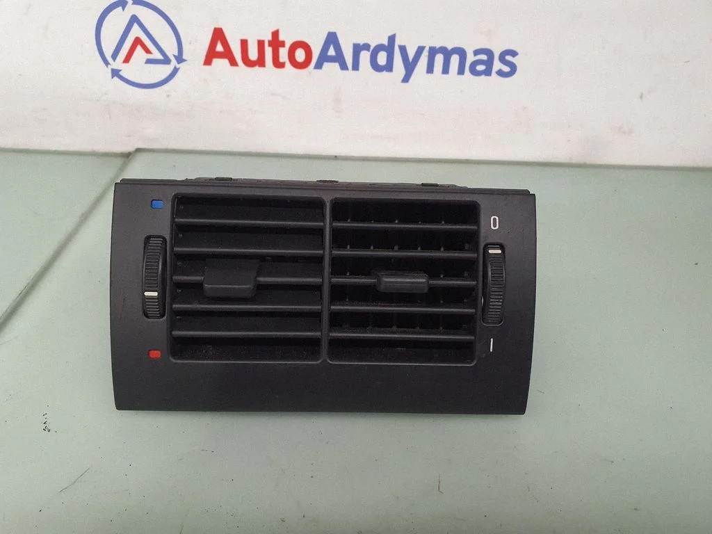 Kratka nawiewu tylna 8376150