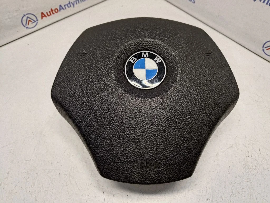 Steering wheel airbag 6774946