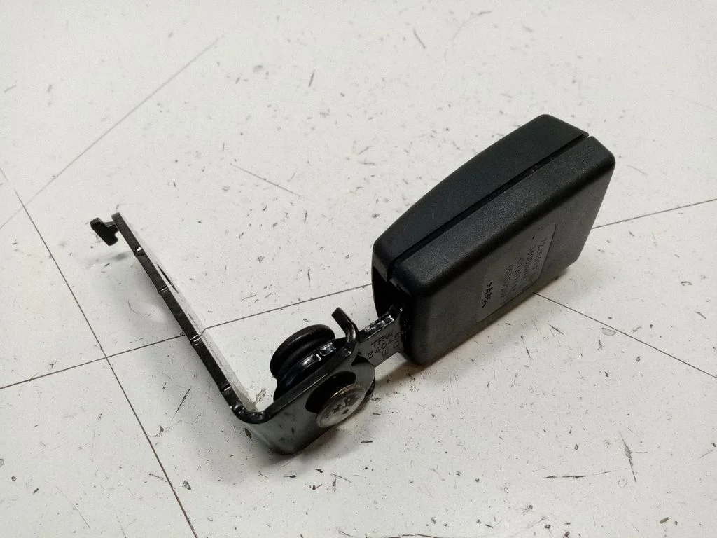 Tagumise turvavöö pannal 7226393