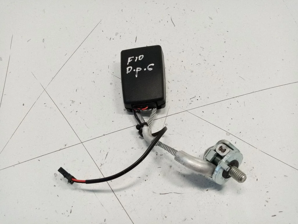 Rear seatbelt buckle – BMW 5 Series F10 F11 (2009-2016)