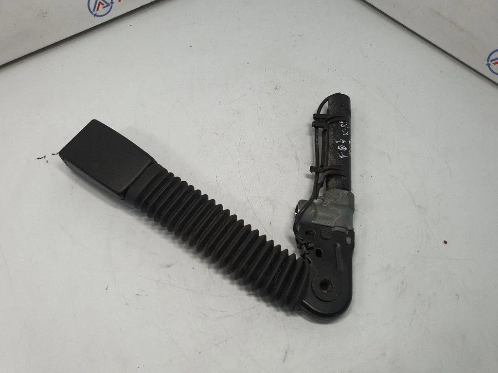 Eesmise turvavöö pannal 9115305