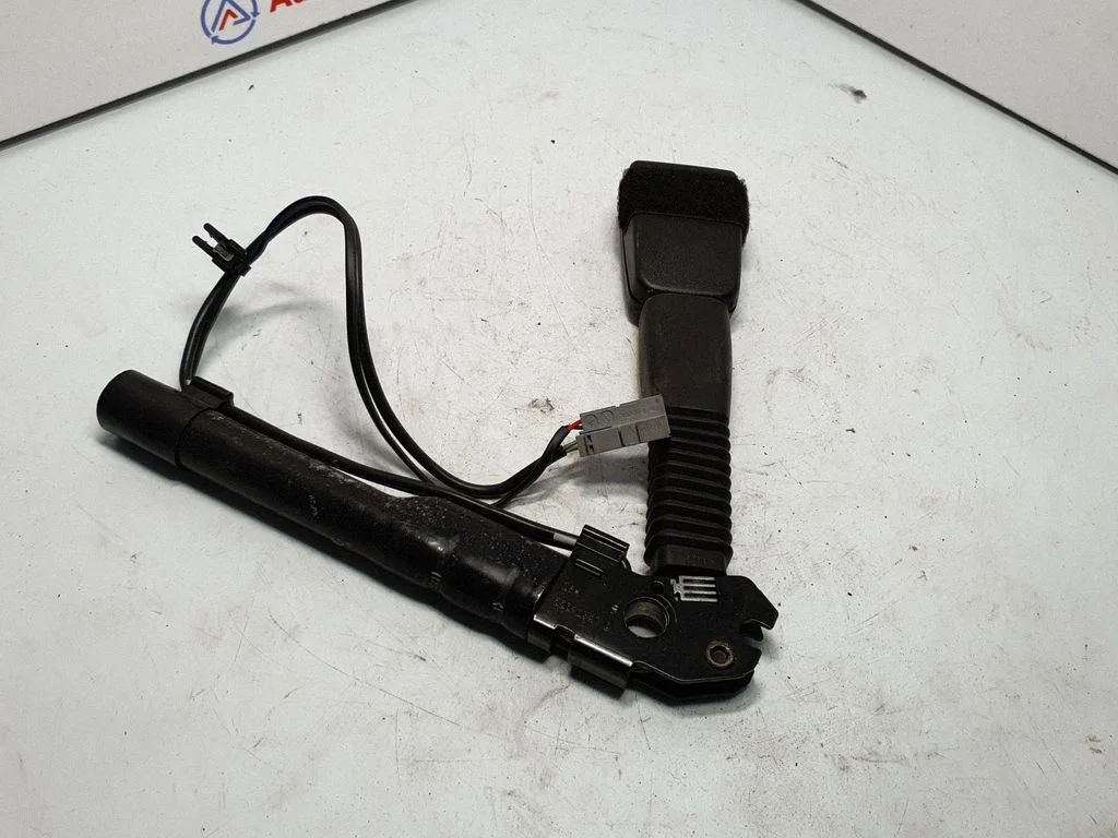 Priekšējās drošības jostas sprādze – BMW 3. sērija E90 E91 (2005-2012)