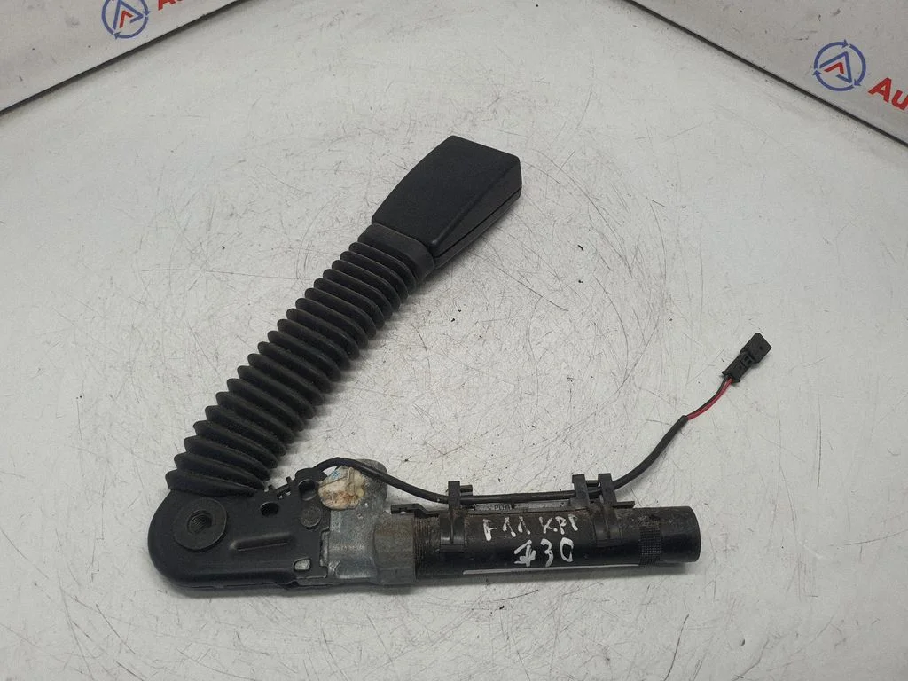 Front seatbelt buckle 9115305
