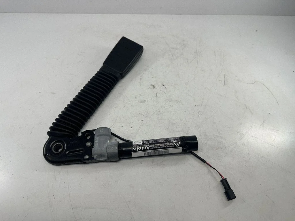 Front seatbelt buckle 9115306