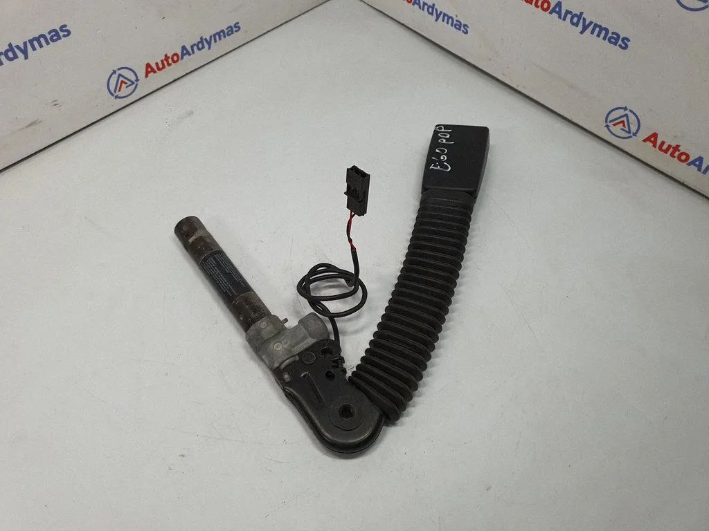 Front seatbelt buckle 7065848