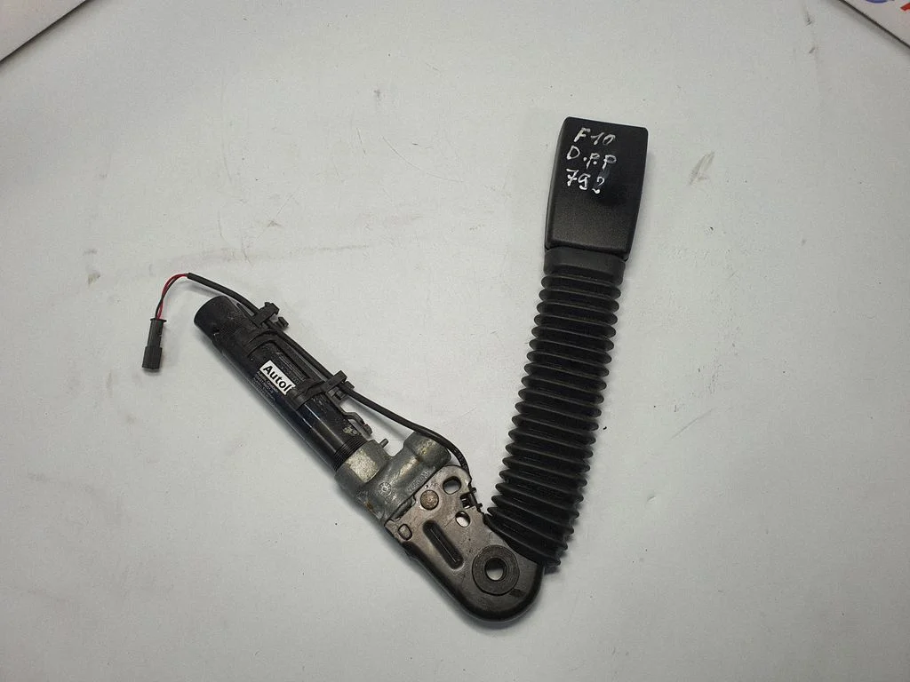 Front seatbelt buckle 9115306