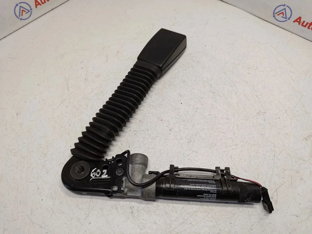 Front seatbelt buckle 9115305