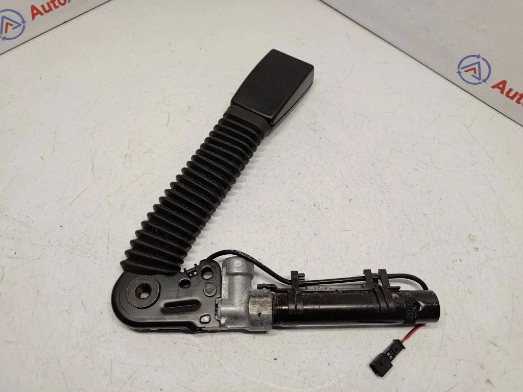 Front seatbelt buckle 9115305