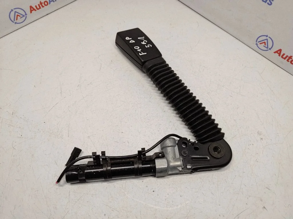 Front seatbelt buckle 9115306