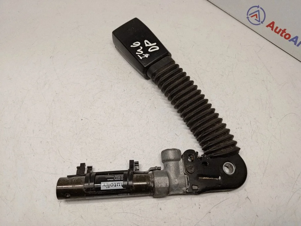 Front seatbelt buckle 8257788