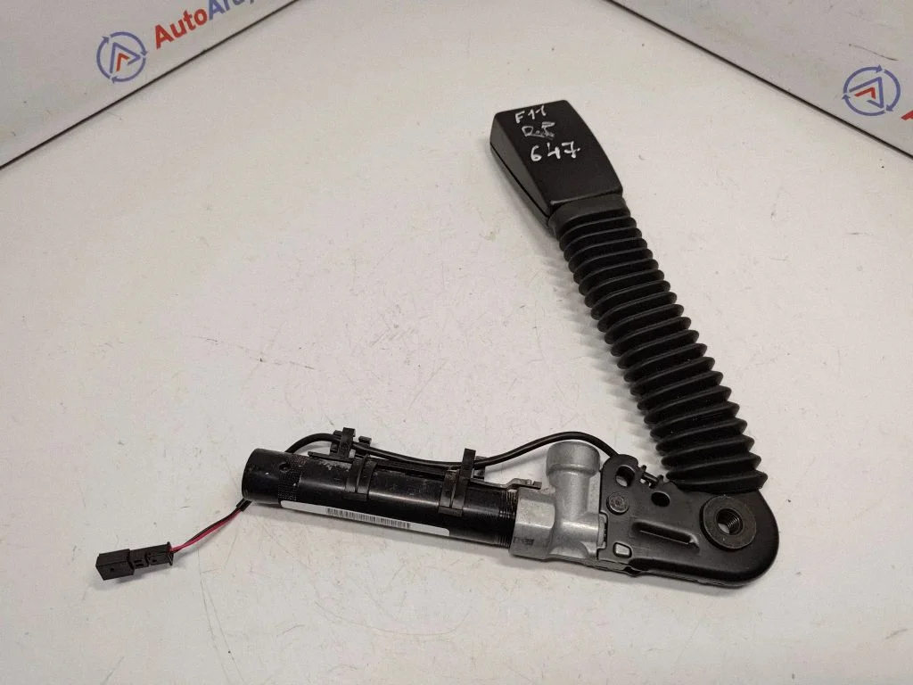 Front seatbelt buckle 9115306