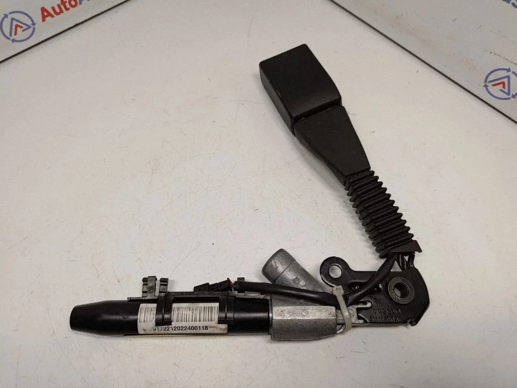 Front seatbelt buckle – BMW X5 E70 (2006-2013)