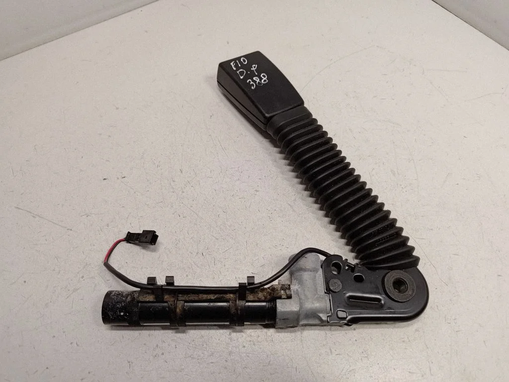 Front seatbelt buckle 9115306