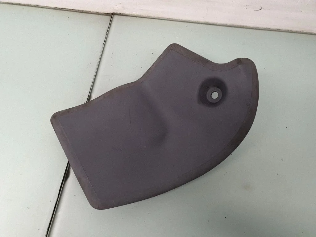 Kita bagažinės apdailos detalė