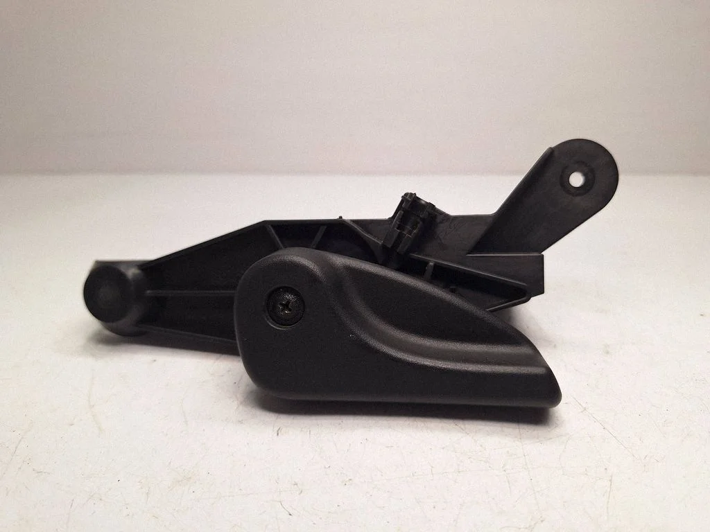 Engine bonnet (hood) release handle – BMW X6 E71 (2008-2014)