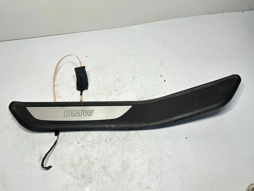 Aizmugurējā sliekšņa apdare (iekšējā) 8046025