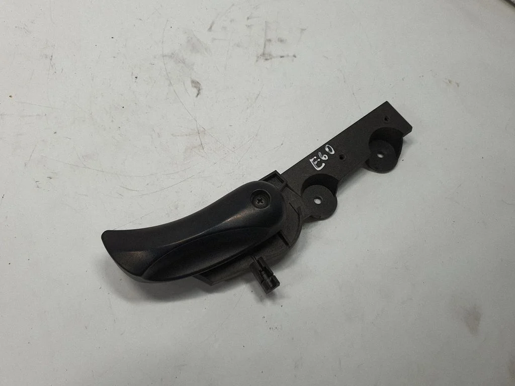 Engine bonnet (hood) release handle 7052579
