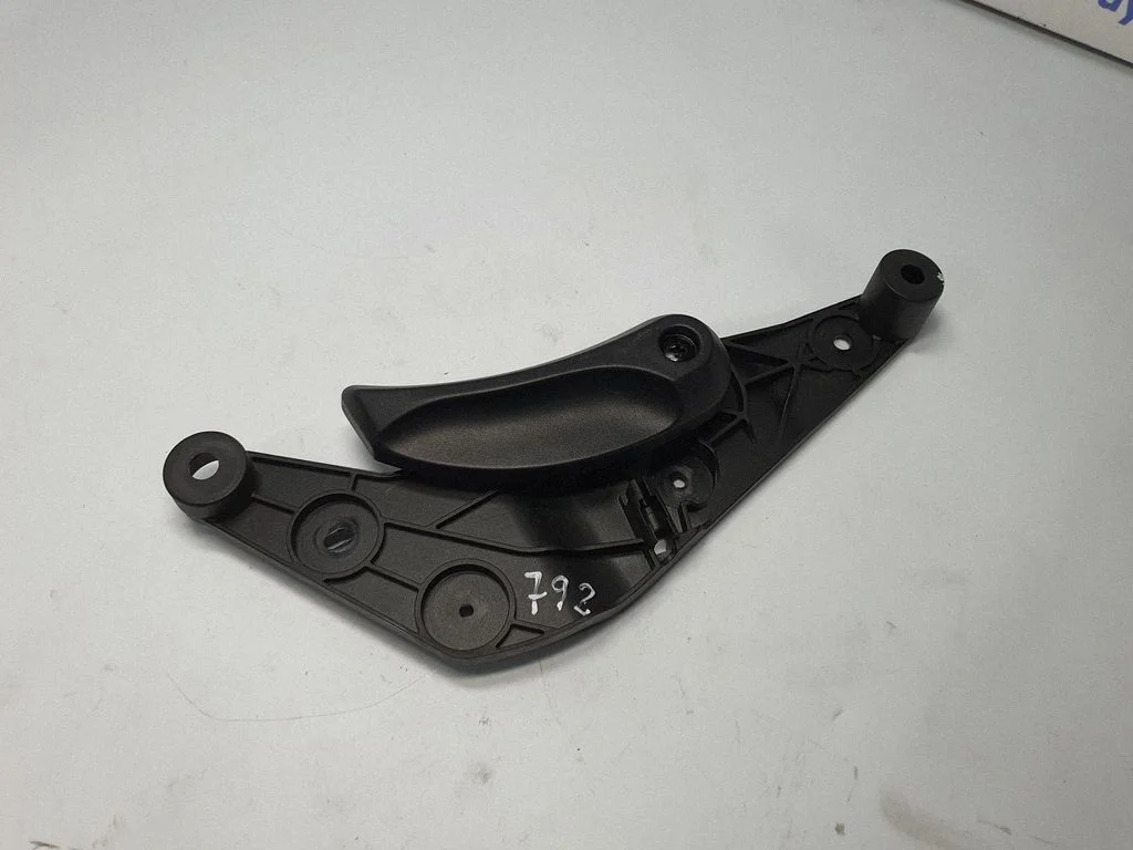 Engine bonnet (hood) release handle 9114002