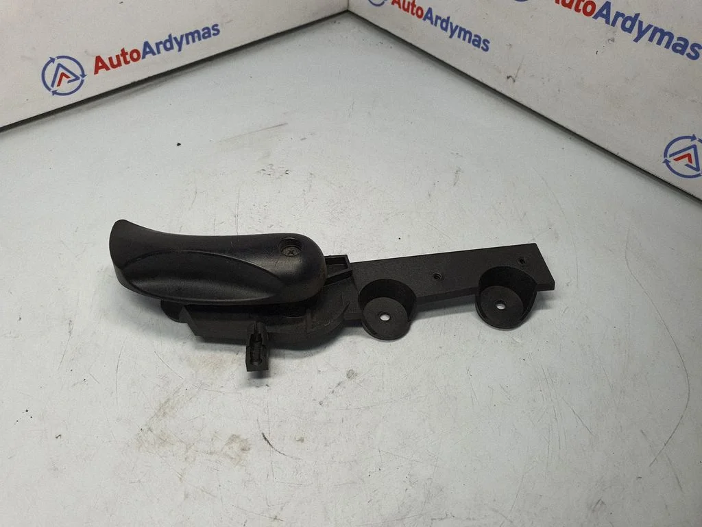 Engine bonnet (hood) release handle – BMW 5 Series E60 E61 (2004-2010)