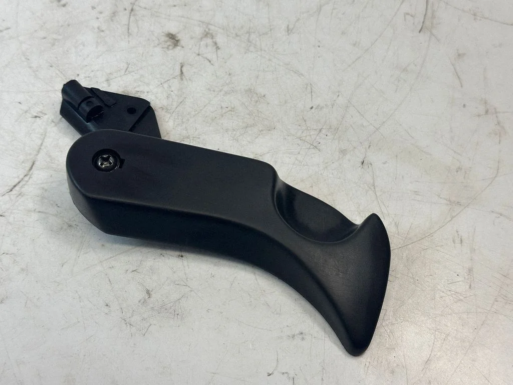 Engine bonnet (hood) release handle 8226621
