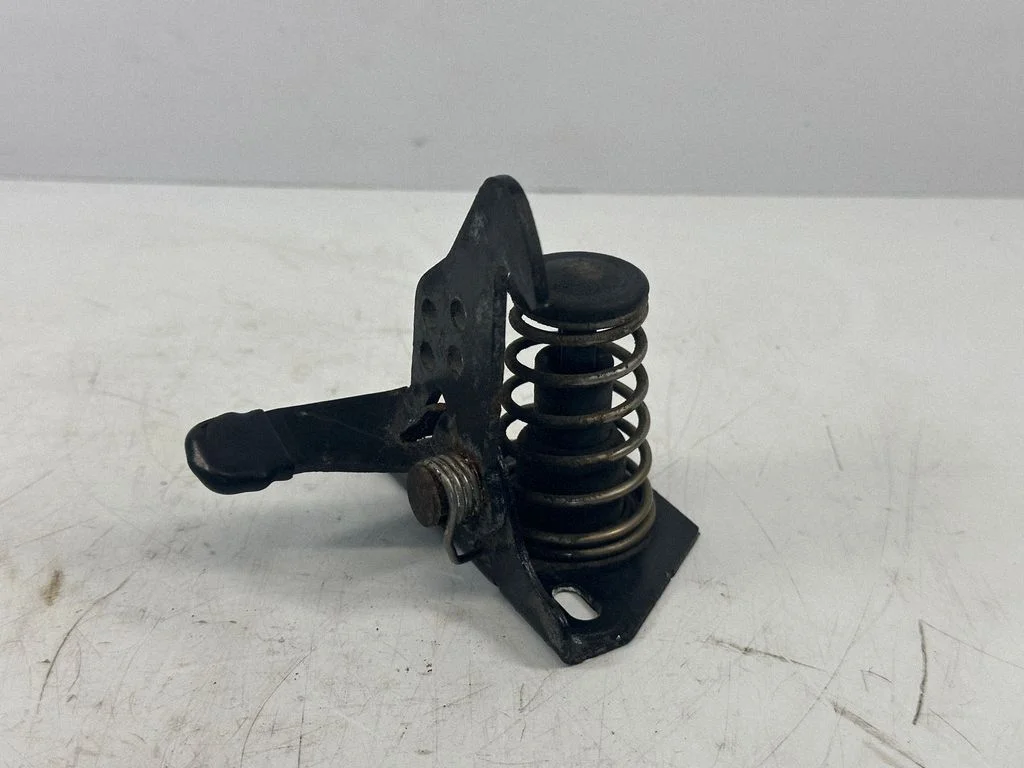 Engine bonnet (hood) release handle 7034256