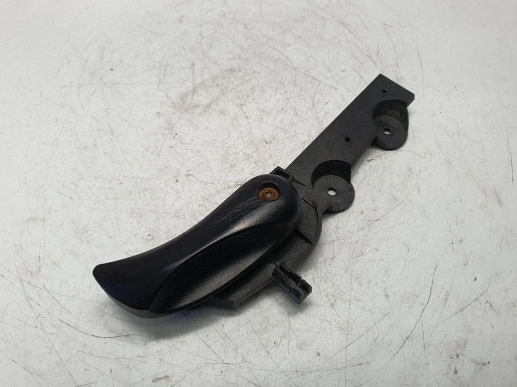 Engine bonnet (hood) release handle 7052579