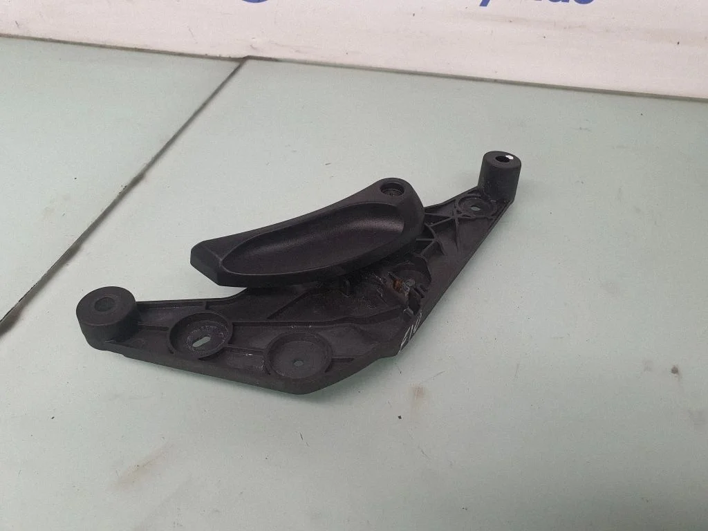 Engine bonnet (hood) release handle 9114002