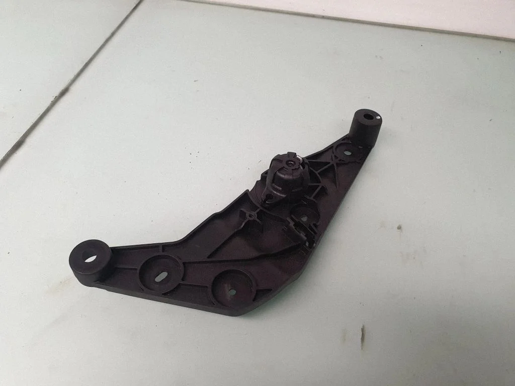 Engine bonnet (hood) release handle 9114002