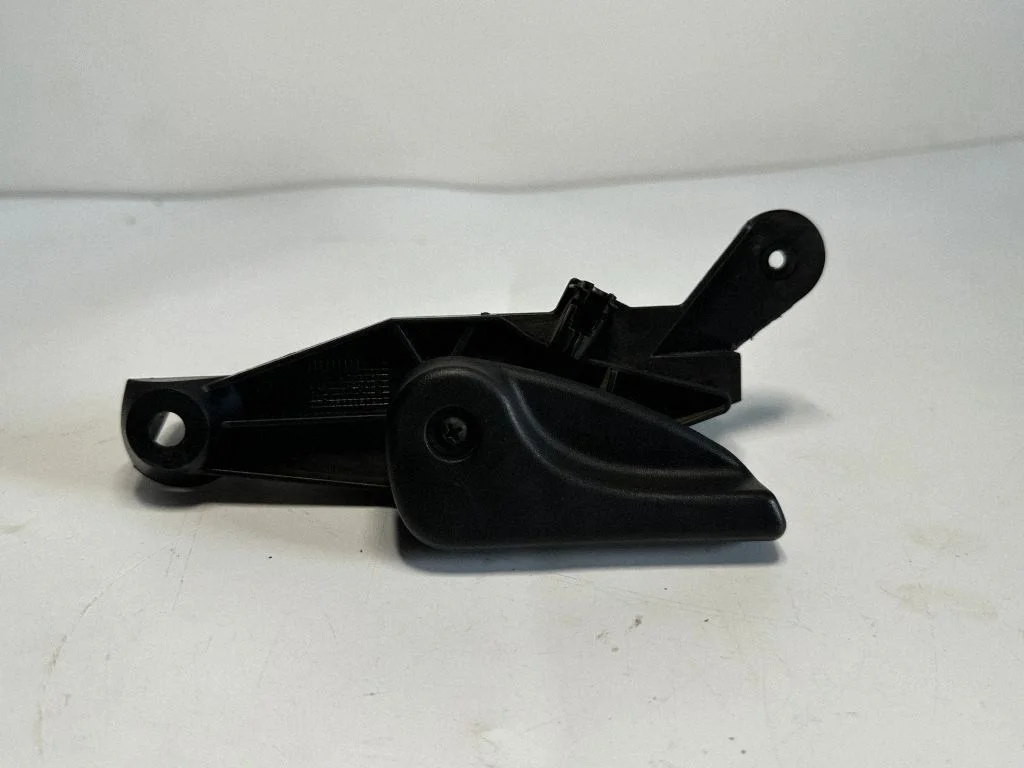 Engine bonnet (hood) release handle 7148521