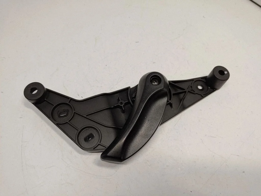 Engine bonnet (hood) release handle – BMW 5 Series F10 F11 (2009-2016)