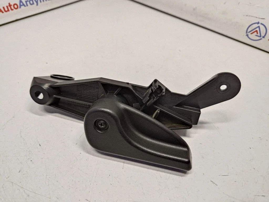 Engine bonnet (hood) release handle – BMW X5 E70 (2006-2013)