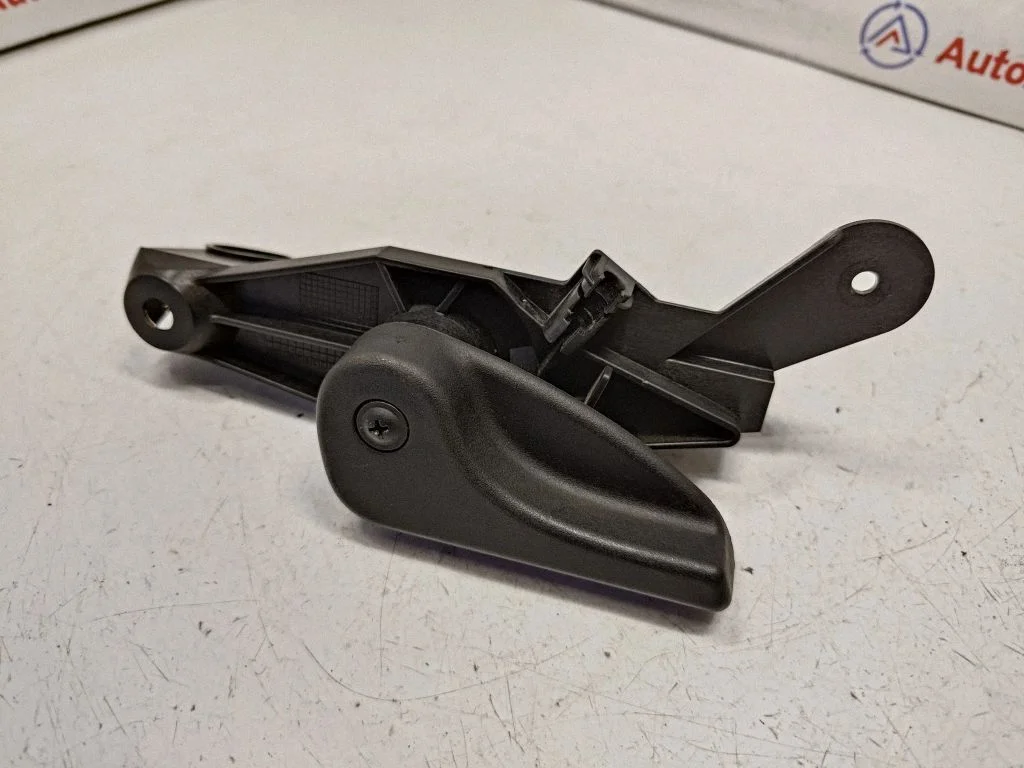 Engine bonnet (hood) release handle – BMW X5 E70 (2006-2013)