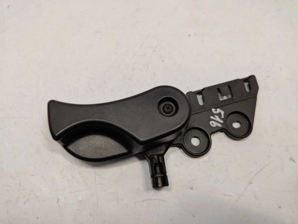 Engine bonnet (hood) release handle 7309606