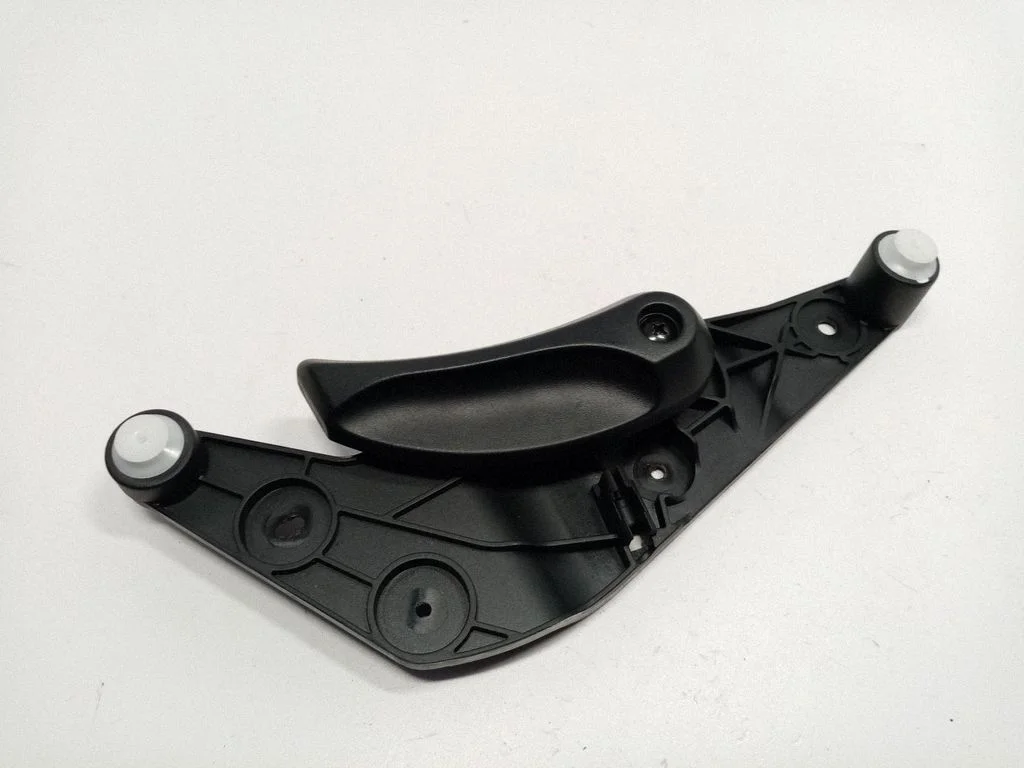Engine bonnet (hood) release handle – BMW 5 Series F10 F11 (2009-2016)