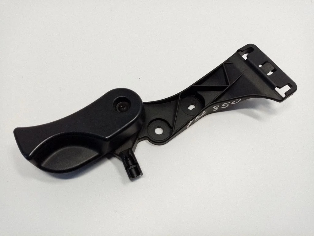 Engine bonnet (hood) release handle – BMW 4 Series F32 F33 (2013-2020)