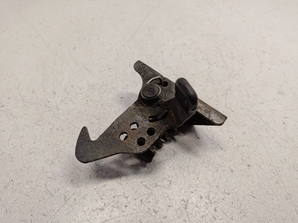 Engine bonnet (hood) release handle 7034256