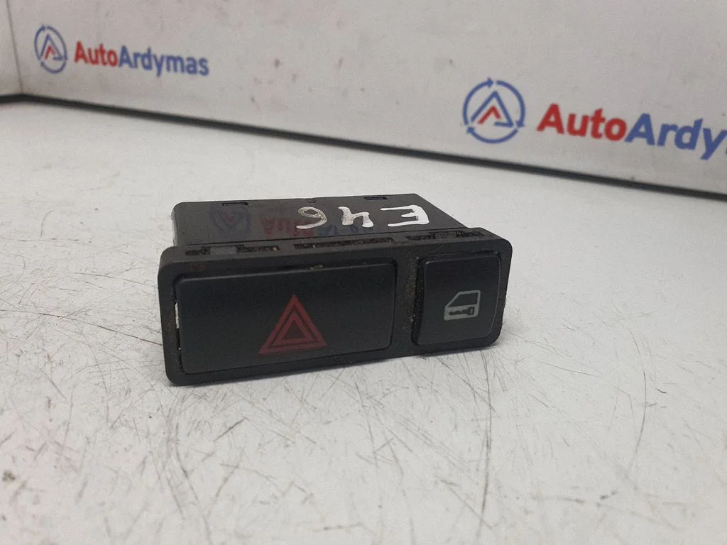 Avārijas gaismu slēdzis 8368920