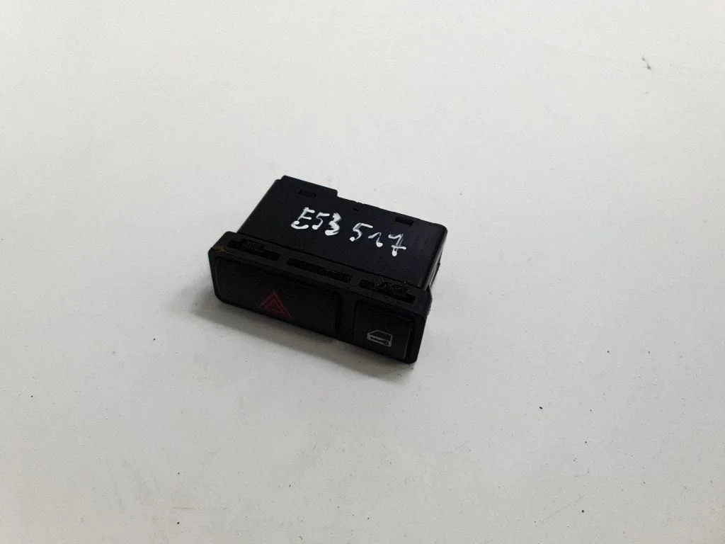 Hazard light switch 8368920