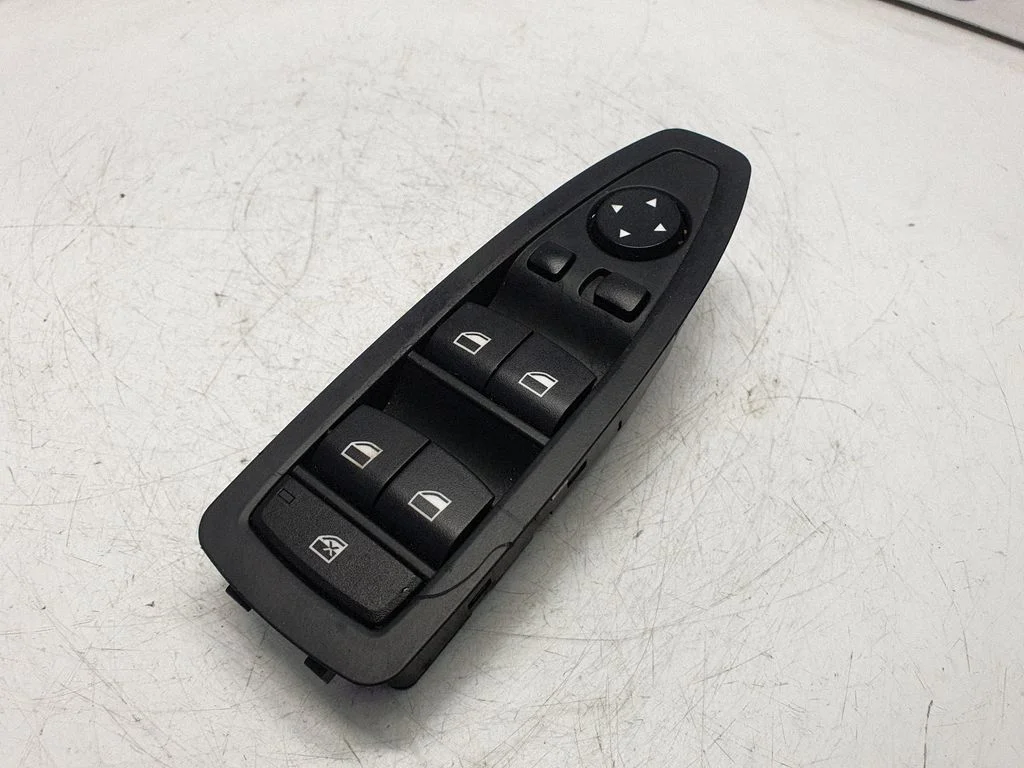 Electric window control switch 9208111