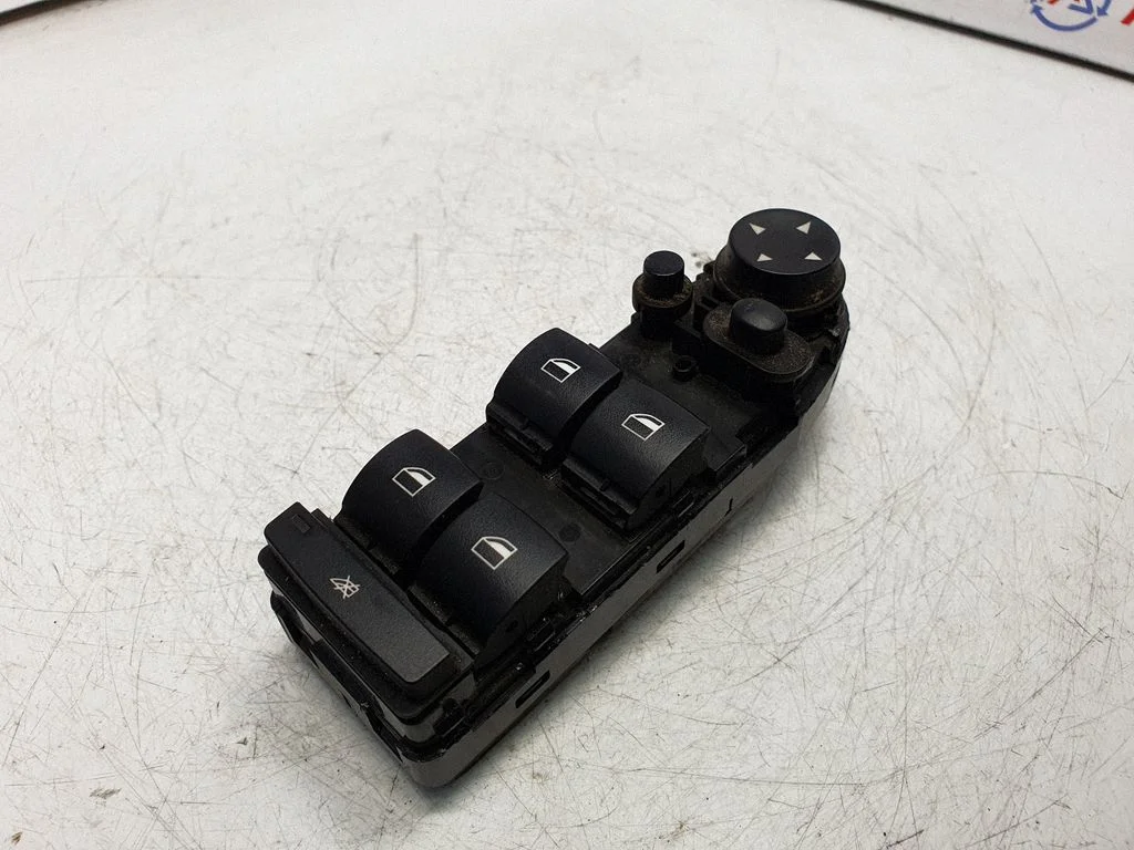 Electric window control switch 9122121