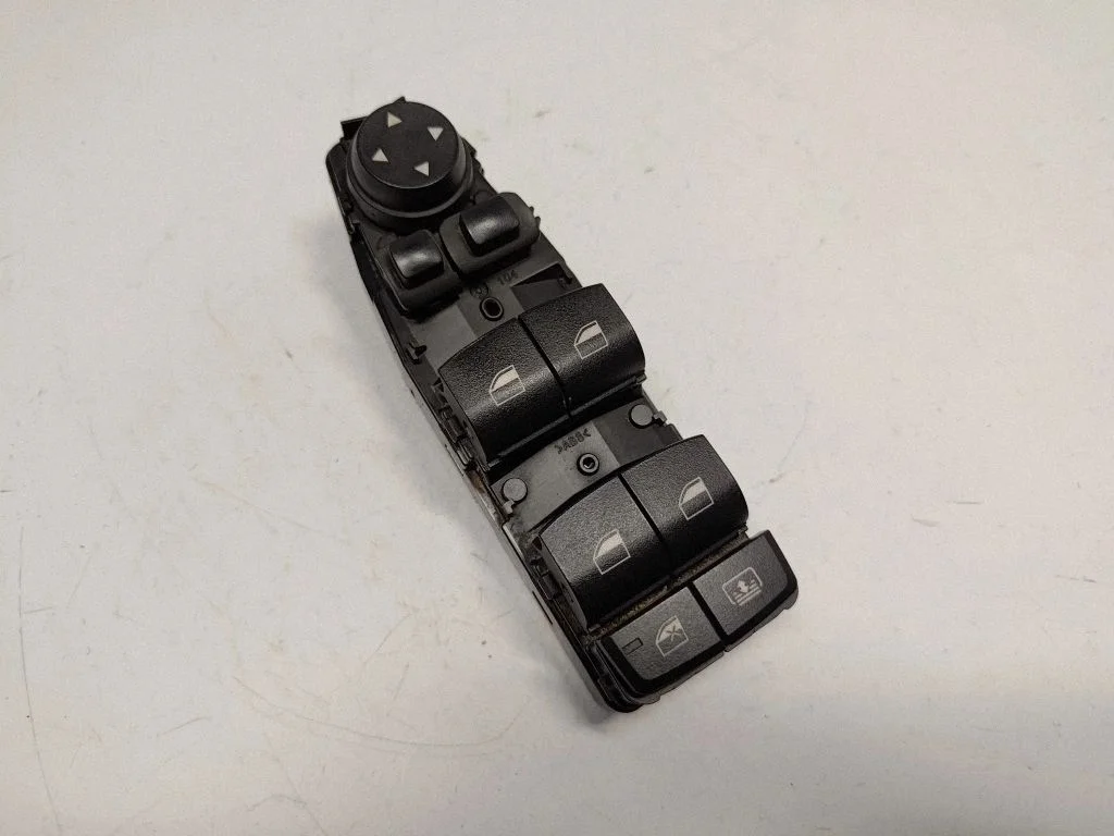Electric window control switch 9241956