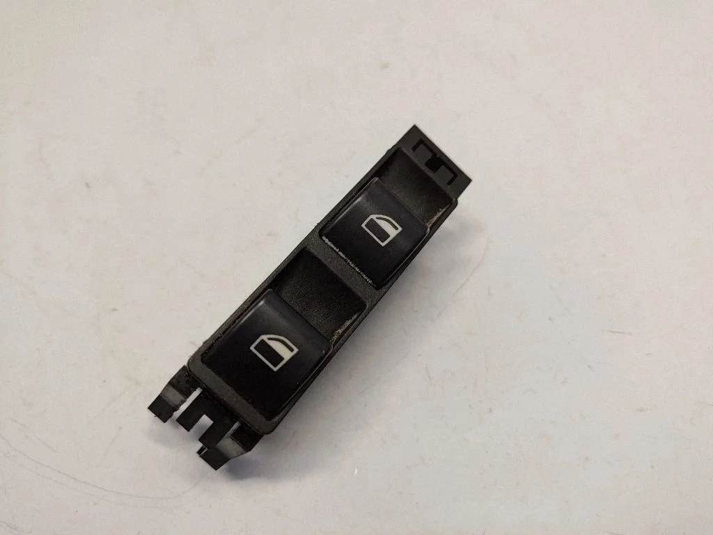Elektrisko logu slēdzis – BMW 3. sērija E46 (1998-2005)