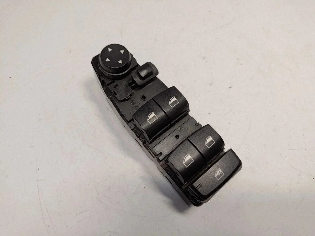 Electric window control switch 9238237