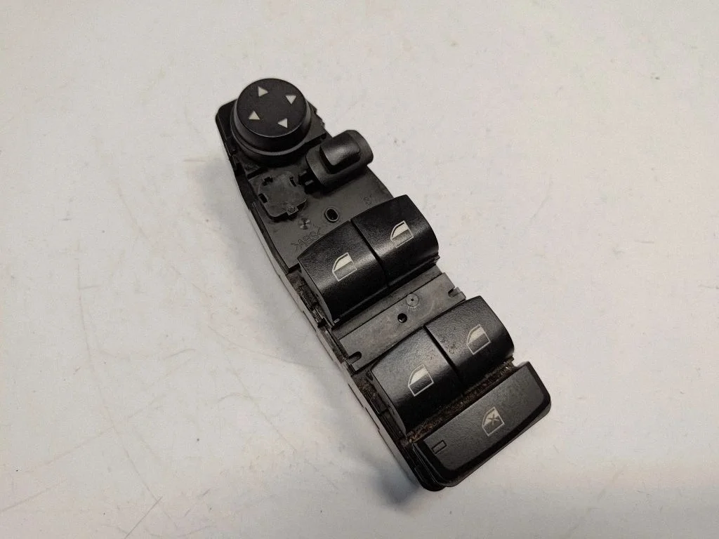Elektrisko logu slēdzis 9238241