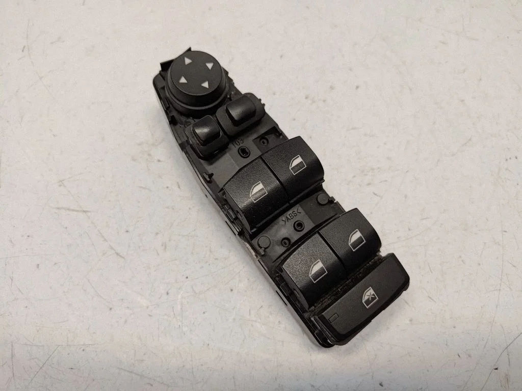 Electric window control switch 9241955