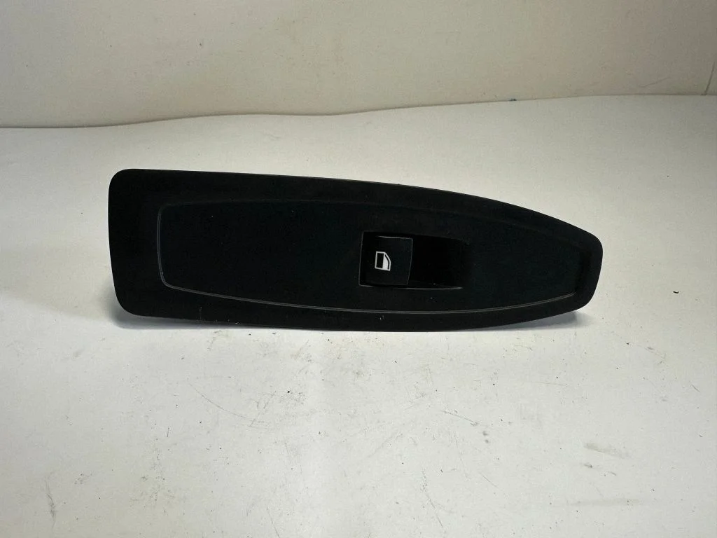 Electric window control switch 9208107