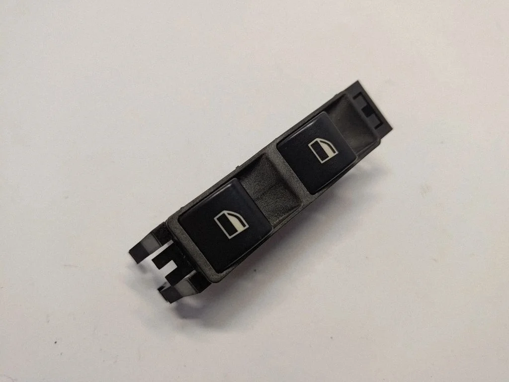 Elektrisko logu slēdzis 61318381514